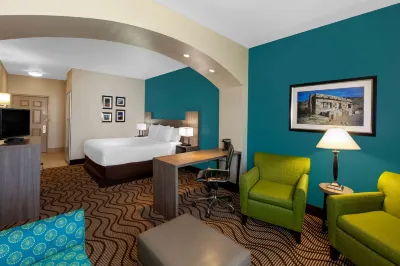 La Quinta Inn & Suites by Wyndham Midland North Hotels near La Casa Verde Nursery