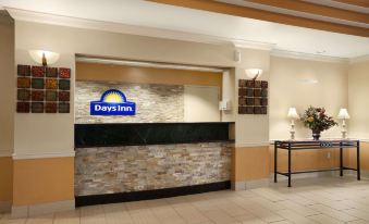 Days Inn & Suites by Wyndham Cedar Rapids