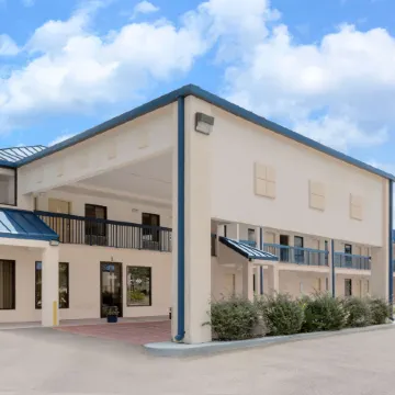 Super 8 by Wyndham Hattiesburg South