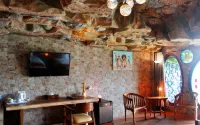 Seruni Hotel Hobbit House Hotels in Cisarua