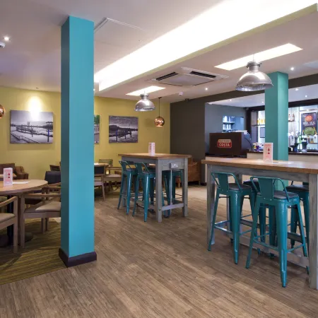 Premier Inn Glasgow Braehead Отели рядом с достопримечательностью «Стадион «Айброкс»»