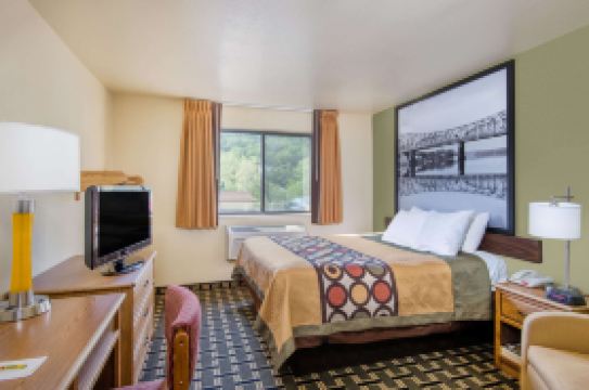 Super 8 by Wyndham Wheeling WV