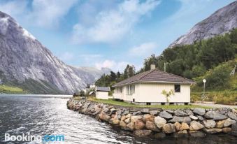 3 Bedroom Cozy Home in Eidfjord