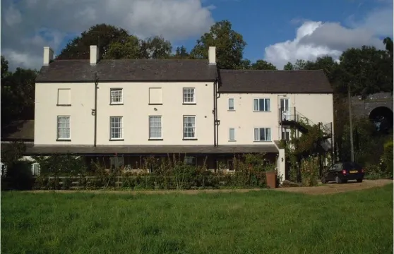 默科特磨坊農場旅館