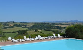 Luxurious Holiday Home with Private Patio, Tuscany, with Panoramic Swimming Poo