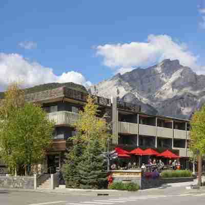 Banff Aspen Lodge Hotel Exterior