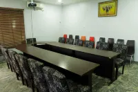 CrownEdge Hotels Các khách sạn ở Ikeja