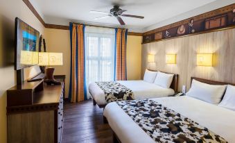 a hotel room with two beds , one on the left and one on the right side of the room at Disney Hotel Cheyenne