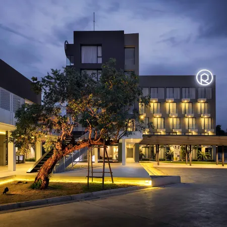 R Photo Hotel