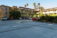 Glen Rocks Inn&Suite - Motels