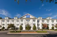 Baymont by Wyndham Henderson Oxford Hotel dekat Oxford Downtown Mall