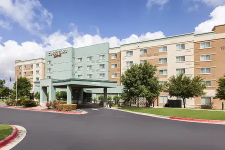 Courtyard Austin Parmer/Tech Ridge Отели рядом с достопримечательностью «Microelectronics Research Center Department of Electrical and Computer Engineering»