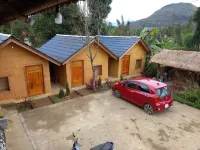 Hong Thu Homestay & Bungalow Ha Giang Hotel dekat Cây cô đơn Hà Giang