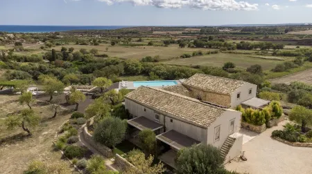 I Carusi Relais Отели рядом с достопримечательностью «Chiesa di San Domenico Noto»