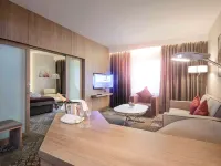 Novotel Moscow Sheremetyevo Airport Hôtels à proximité de : Ezhi Monument