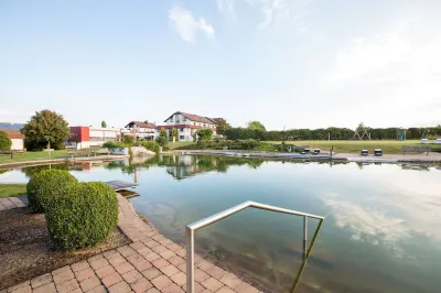 ARAMIS Tagungs- und Sporthotel Hotels in der Nähe von Lutz Ackermann Bildhauer