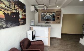 Thapunchline Apartments & Hotels - Housity