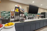 Super 8 by Wyndham Ankeny/Des Moines Area - breakfast