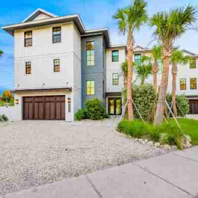 Crescent Beach House Hotel Exterior