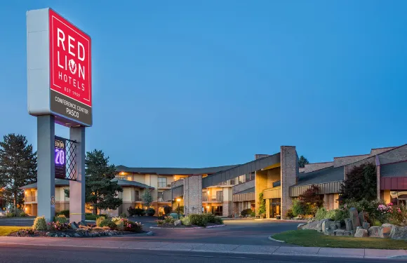 帕斯科機場和會議中心紅獅酒店