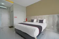 Capital O 1898 Louise Place Hotels in Cianjur