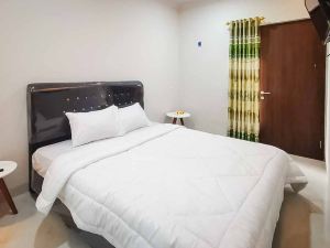 Rudi Rooms near Stasiun Cikarang Mitra RedDoorz