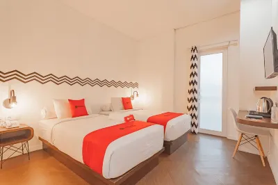 RedDoorz Premium @ Hotel Hebat Hotel dekat Jl. Ps. Induk Caringin