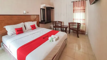 RedDoorz at Pujon Malang Отели рядом с достопримечательностью «Coban Rondo Waterfall»