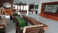 Lanosa Guest House فنادق في Central Tomohon