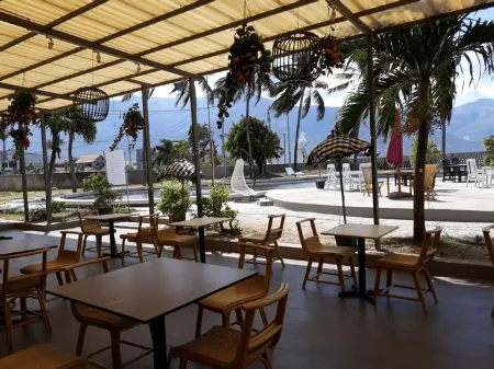 Palu Golden Hotel Отели рядом с достопримечательностью «Astore Palu»