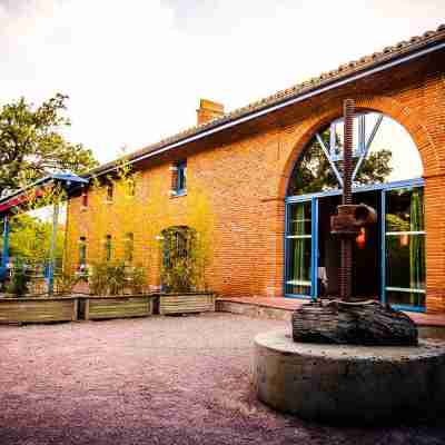 Restaurant Les Ecuries de la Tour Hotel Exterior