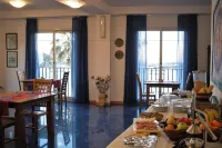 Blue Moon Hotel - parkir