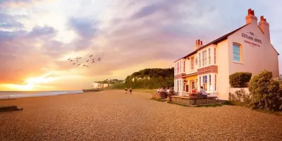Chalet-Sleeps6-Parking-Garden-Pool Hotels near Deal