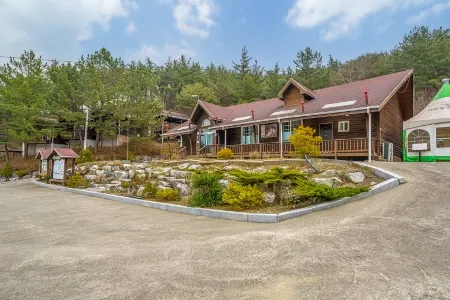 Maehwadum Bung Village Pension in Taean Отели в г. Тхэан