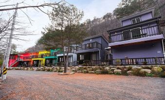 8. 백담레인보우펜션..