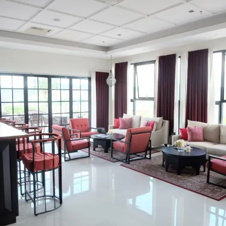 M Hotel Sorong Managed by East Season Отели в г. Соронг