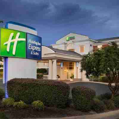 Holiday Inn Express & Suites Auburn - University Area Hotel Exterior