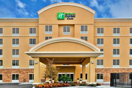 Holiday Inn Express & Suites Largo-Clearwater