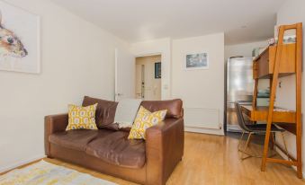 1 Bed with Balcony by Broadway Market & Columbia Road