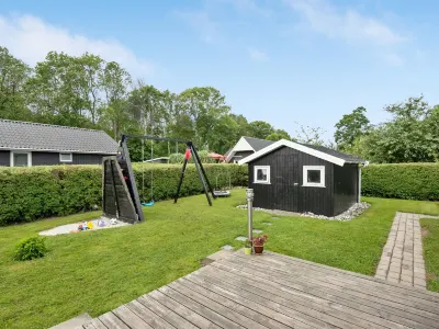 "Ullakarin" - 350m from the Sea Hotels near Tønballe Hundeskov