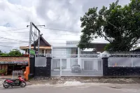 Urbanview Daniela Jambi by RedDoorz Hotels in Legok