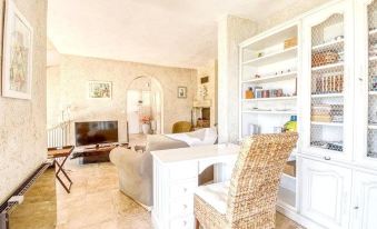 Villa with 4 Bedrooms in Rayol-Canadel-Sur-Mer, with Wonderful Sea VIE