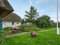 "Clausina" - 600m from the Sea - Homestays