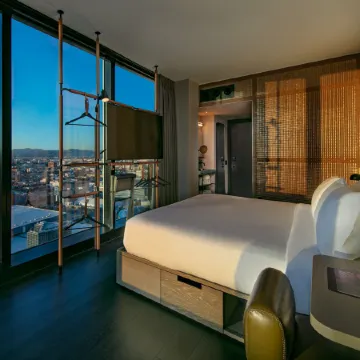 Moxy Downtown Los Angeles Отели рядом с достопримечательностью «Концертный зал Shrine Auditorium»
