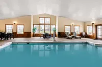 Econo Lodge Inn & Suites Hotels in Dickson