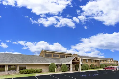 AmericInn by Wyndham Dickinson