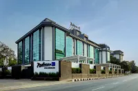 Radisson Blu Atria Bengaluru Отели в г. 