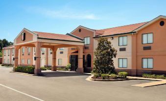 Super 8 by Wyndham Clinton