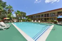 Americas Best Value Inn & Suites Victoria - parking