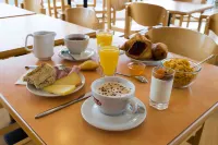 The Originals Access, Hôtel Saint-Flour - Desayuno